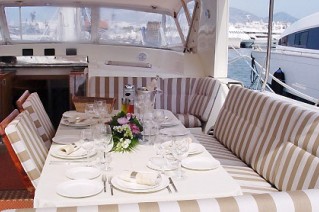 SY AMADEUS -  Al fresco dining